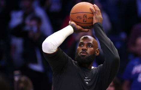 LeBron James has a strong first half for the 76ers in his first appearance with his new team